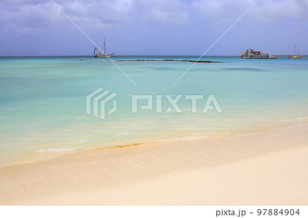 Secluded turquoise beach in Aruba, Caribbean Blue sea, Duth Antilles Secluded turquoise beach in Aruba, Caribbean Blue sea, Duth Antilles 97884904