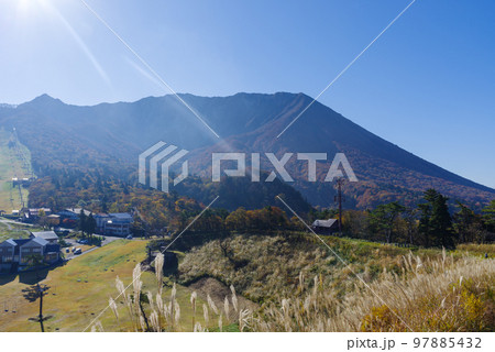 豪円山のろし台から見た伯耆大山周辺の景色(2022年11月) 豪円山のろし台から見た伯耆大山周辺の景色(2022年11月) 97885432
