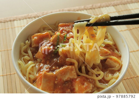 麻婆麺 97885792