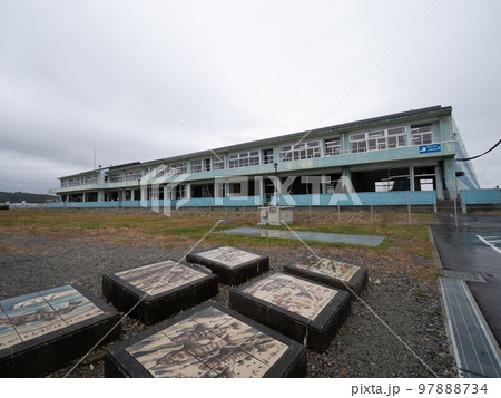 福島県浪江町立請戸小学校全景　震災遺構 97888734