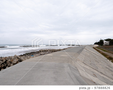 福島県双葉町の海岸 帰宅困難地域付近 前田川の河口付近 2022年11月 福島県双葉町の海岸 帰宅困難地域付近 前田川の河口付近 2022年11月 97888826