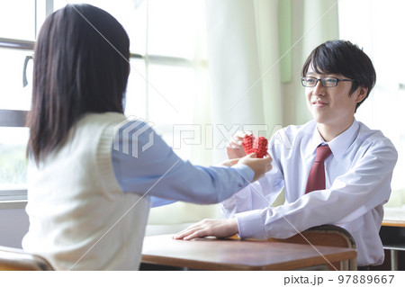 高校生カップル 97889667