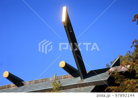 神社の屋根 (広島市の安神社) 神社の屋根 (広島市の安神社) 97892144
