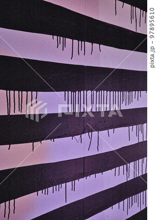 Black and white stripes on wall with dripping black paint Black and white stripes on wall with dripping black paint 97895610