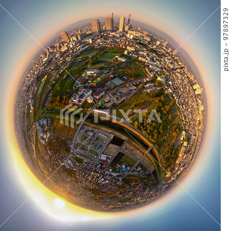 空撮 360度カメラで撮影した見沼田んぼ 空撮 360度カメラで撮影した見沼田んぼ 97897329