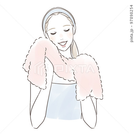 タオルで顔を拭く笑顔の女性 97898254