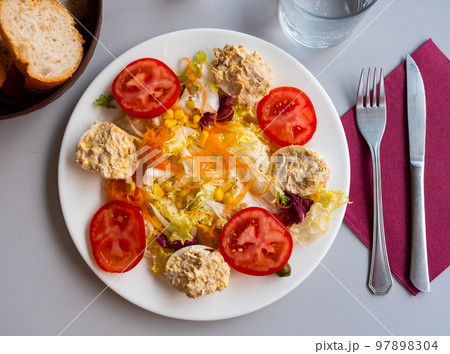 Vegetable salad with stuffed egg halves 97898304