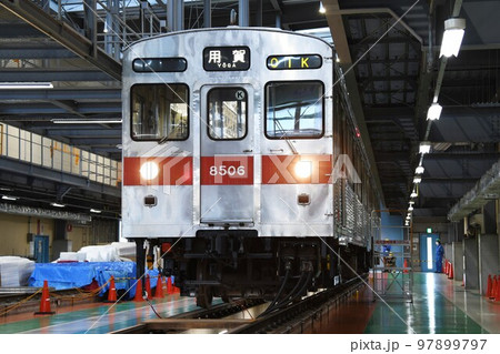 車両基地に停車する東急電鉄8500系 97899797