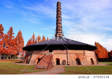 日本の近代化を下支えした…ホフマン式の煉瓦窯と紅葉のメタセコイヤ並木 日本の近代化を下支えした…ホフマン式の煉瓦窯と紅葉のメタセコイヤ並木 97900148