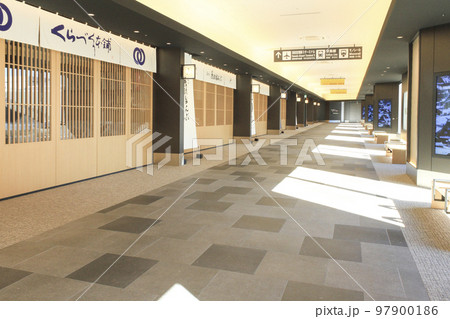 羽田空港から羽田エアポートガーデンへの連絡通路ジャパンプロムナード 羽田空港から羽田エアポートガーデンへの連絡通路ジャパンプロムナード 97900186