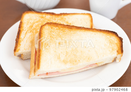 美味しいハムチーズサンドのモーニング 美味しいハムチーズサンドのモーニング 97902468