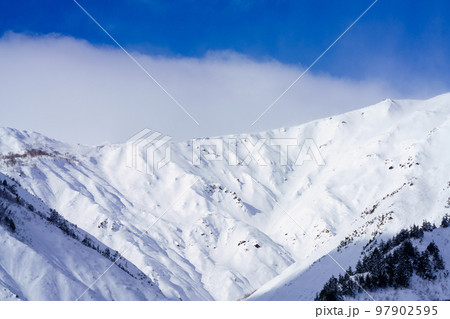 冬の雪山 冬の雪山 97902595