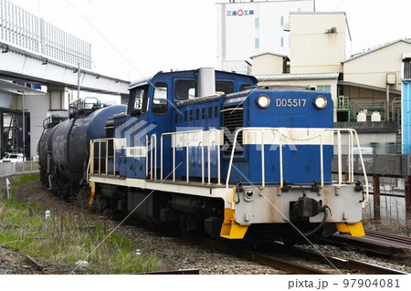 京浜工業地帯をゆく神奈川臨海鉄道DD55形牽引の石油輸送列車 京浜工業地帯をゆく神奈川臨海鉄道DD55形牽引の石油輸送列車 97904081