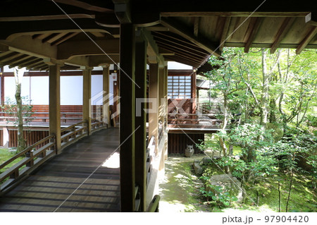永観堂の伽藍をつなぐ回廊 97904420