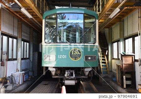 車両基地に停車する江ノ島電鉄1000形 車両基地に停車する江ノ島電鉄1000形 97904691
