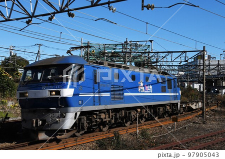 京浜工業地帯をゆくEF210形電気機関車(EF210形112号機) 京浜工業地帯をゆくEF210形電気機関車(EF210形112号機) 97905043