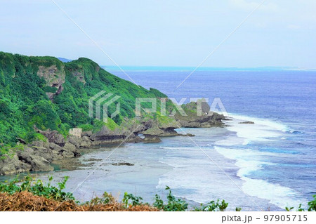 沖縄・平和祈念公園から見た海 97905715