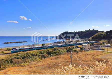 波立海岸を行く特急ひたち 97906402