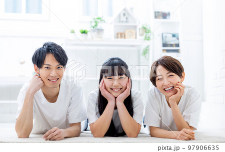 家族 ファミリー うつ伏せ 家族 ファミリー うつ伏せ 97906635