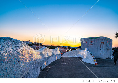 冬休みのスペイン村_夕暮れ時 97907144