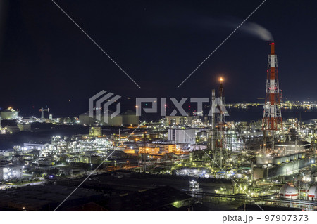ポートビル展望台から眺める四日市の工場夜景 ポートビル展望台から眺める四日市の工場夜景 97907373