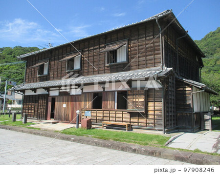 熊本県宇城市の世界遺産、三角西港の歴史ある回漕問屋「旧高田回漕店」 97908246