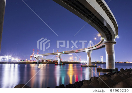 四日市いなばポートラインのイルミネーション 97909230