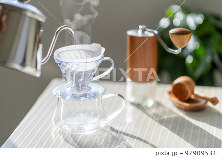 珈琲 コーヒー ハンドドリップ HARIO V60 抽出 湯気 白ストライプ 珈琲 コーヒー ハンドドリップ HARIO V60 抽出 湯気 白ストライプ 97909531