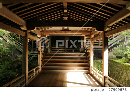 永観堂の伽藍をつなぐ回廊 97909678