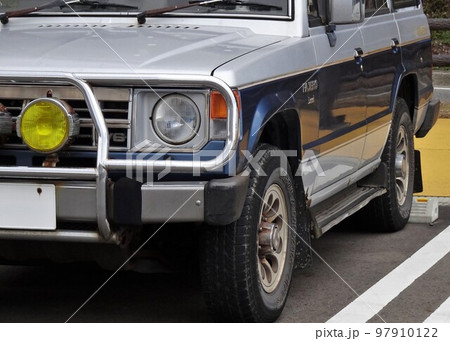 自動車イメージ　三菱初代パジェロ5ドアのフロントマスク 97910122