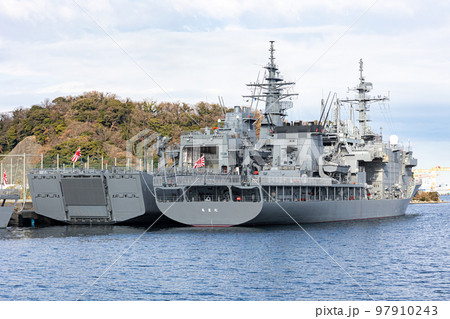 YOKOSUKA 軍港めぐり YOKOSUKA 軍港めぐり 97910243