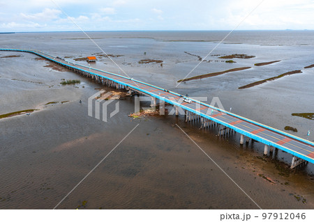 Thale Noi bridge in Phatthalung, Thailand 97912046