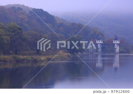 岩手県北上市　紅葉の展勝地 97912600
