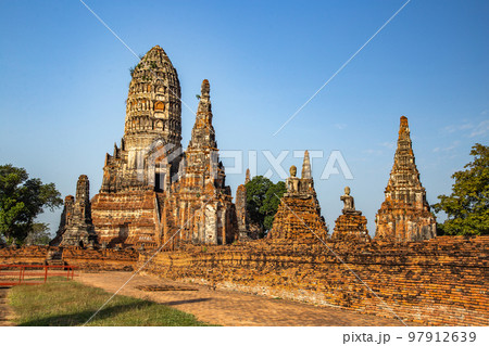 Wat Chaiwatthanaram, famous ruin temple near the Chao Phraya river in Ayutthaya, Thailand Wat Chaiwatthanaram, famous ruin temple near the Chao Phraya river in Ayutthaya, Thailand 97912639