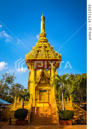 Wat Phra Prang Muni in Sing Buri province, Thailand 97912898