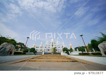 Wat Asokaram Phra Thutangkha Chedi in Samut Prakan 97913677
