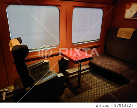 JR九州787系特急電車の4人用グリーン個室「サロンコンパートメント」 97913827