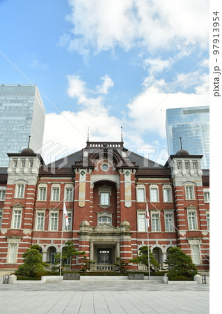 東京駅 駅舎 正面玄関 東京駅 駅舎 正面玄関 97913954