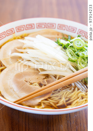 おいしい醤油ラーメン おいしい醤油ラーメン 97914233