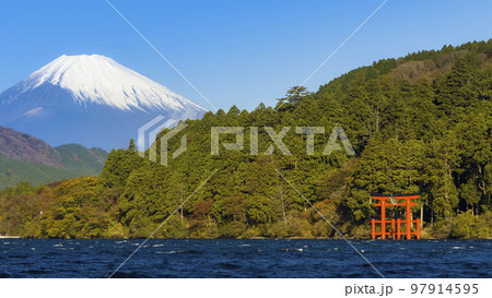 箱根神社・平和の鳥居と富士山 / Hakone, Japan  97914595