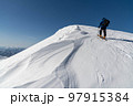 厳冬の栗駒山 頂きへの道 97915384
