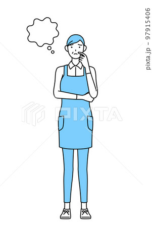 顔をかきながら考えるエプロンを着たシニア女性 97915406
