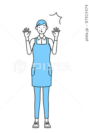 驚いて手を上げるエプロンを着たシニア女性 97915474