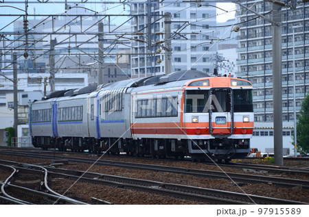 デビュー当時の復刻塗装車輌を先頭にしたキハ183系回送列車 デビュー当時の復刻塗装車輌を先頭にしたキハ183系回送列車 97915589