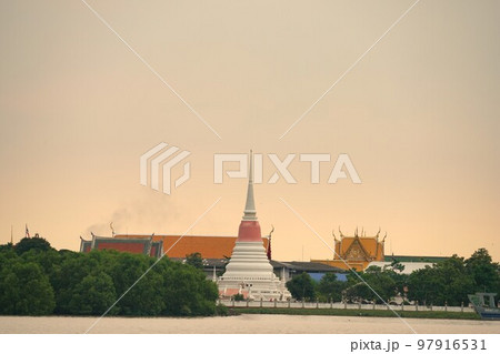 タイ王国サムットプラーカーン県の風景、プラ・サムットチェーディー(Phra Samut Chedi) タイ王国サムットプラーカーン県の風景、プラ・サムットチェーディー(Phra Samut Chedi) 97916531