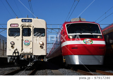 車両基地で並ぶ東武鉄道8000系と200系 車両基地で並ぶ東武鉄道8000系と200系 97917280