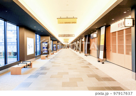 羽田空港から羽田エアポートガーデンへの連絡通路ジャパンプロムナード 97917637