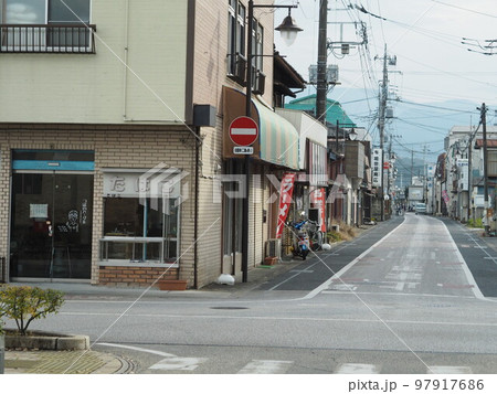 上州富岡駅の駅前通り 上州富岡駅の駅前通り 97917686