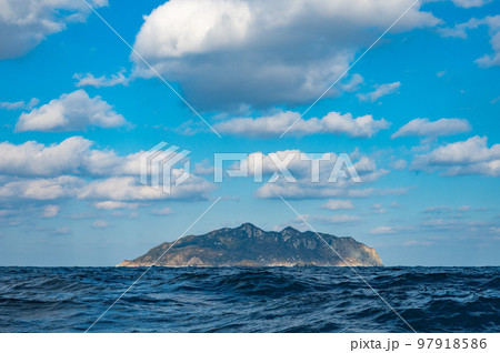神宿る島冬の沖ノ島【福岡県】 97918586