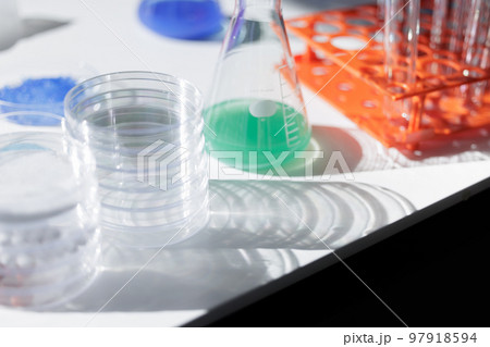 医療　実験　科学　三角フラスコ 97918594